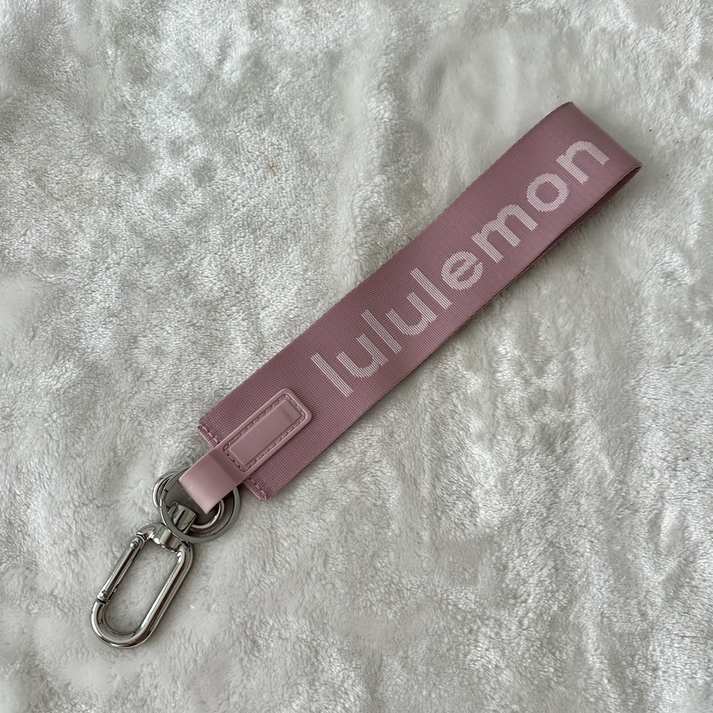 Lululemon - Never Lost Keychain